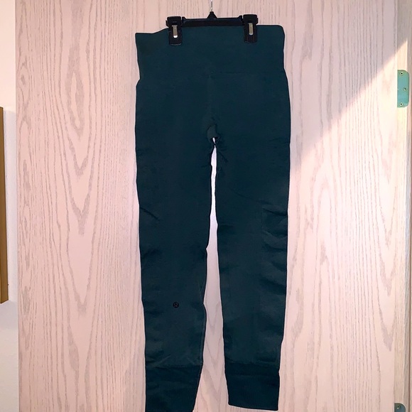 Lululemon Ebb to Street leggings size 8 - Picture 3 of 3